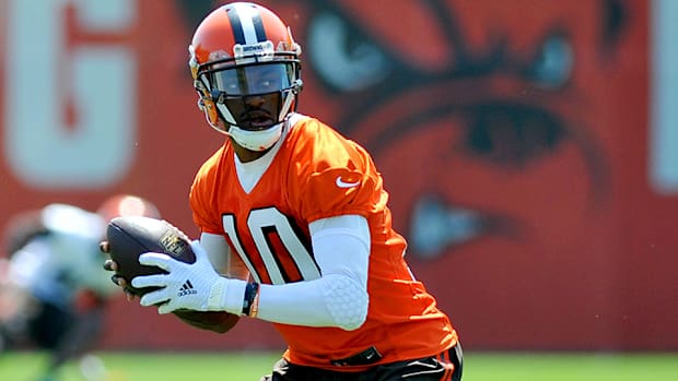offseason-storylines-nfl-training-camps-preseason-2016.jpg
